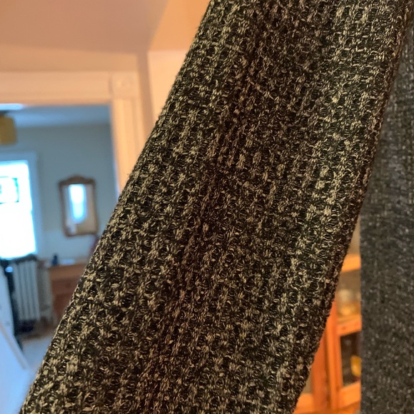 Rag & bone. Xs. Grey loose v neck. Seldom worn. Excellent condition $35 - Picture 3 of 4